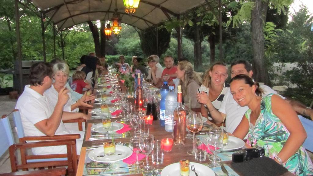Le Mas Shabanou Panzió Roquefort Les Pins Kültér fotó
