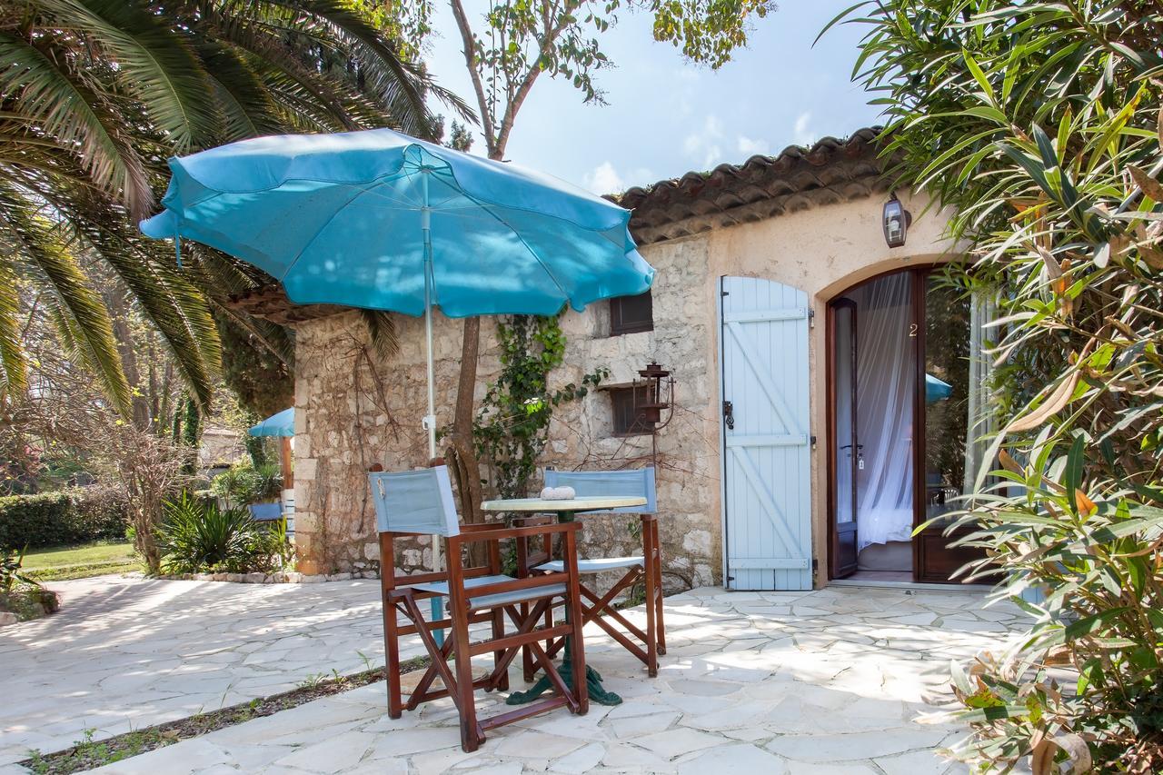Le Mas Shabanou Panzió Roquefort Les Pins Kültér fotó